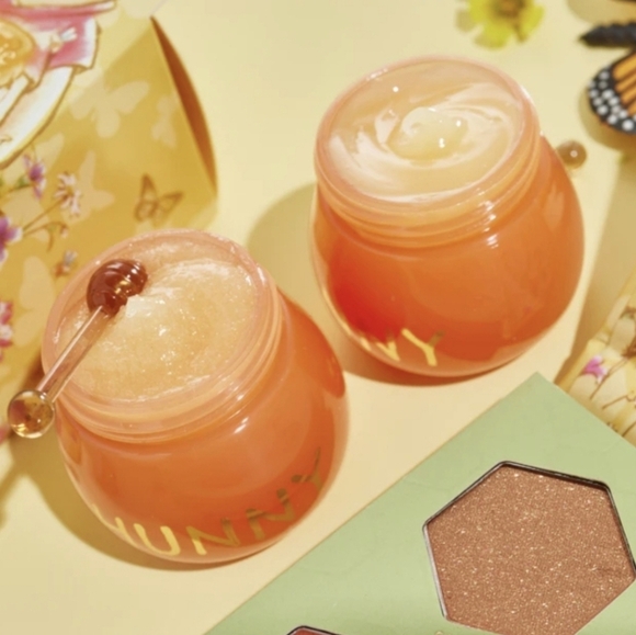 DISNEY WINNIE THE POOH COLOURPOP HONEY POTS LIP SCRUB & LIP MASK DUO KIT - Picture 6 of 12